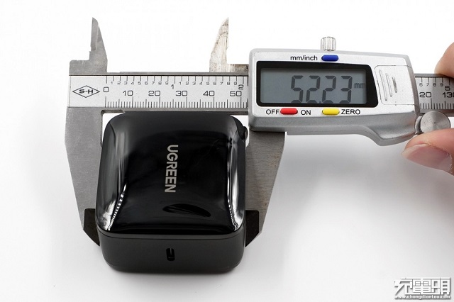 充电头网首测:绿联65W氮化镓充电器开箱评测 绿联65W氮化镓充电器长度