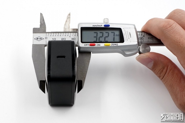 充电头网首测:绿联65W氮化镓充电器开箱评测 绿联65W氮化镓充电器高度