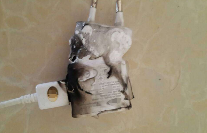 手机充电器起火