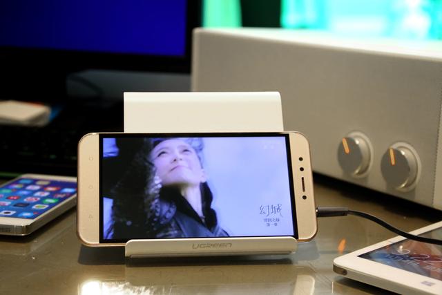 绿联懒人支架放手机