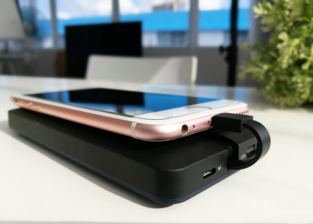 iPhone8移动电源充电.png