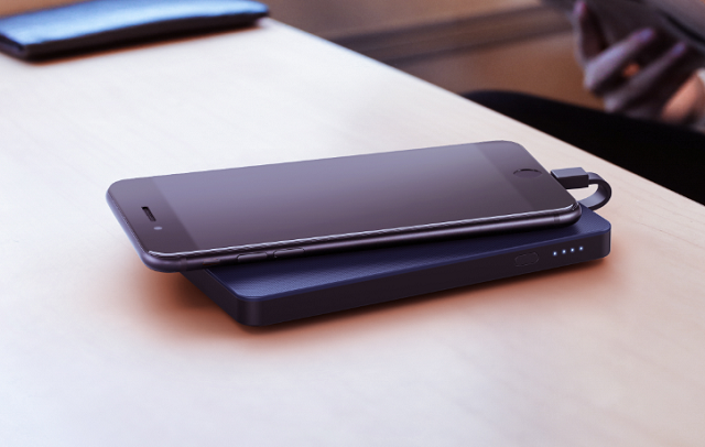 绿联移动电源给安卓手机充电