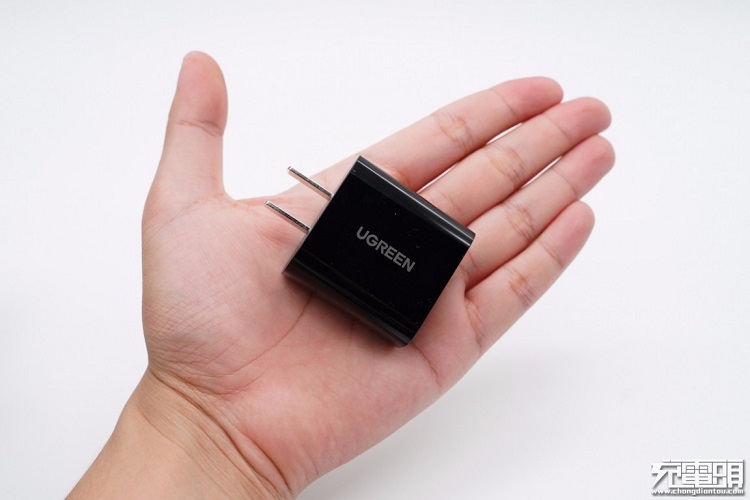 绿联PD20W充电器开箱评测：开箱篇