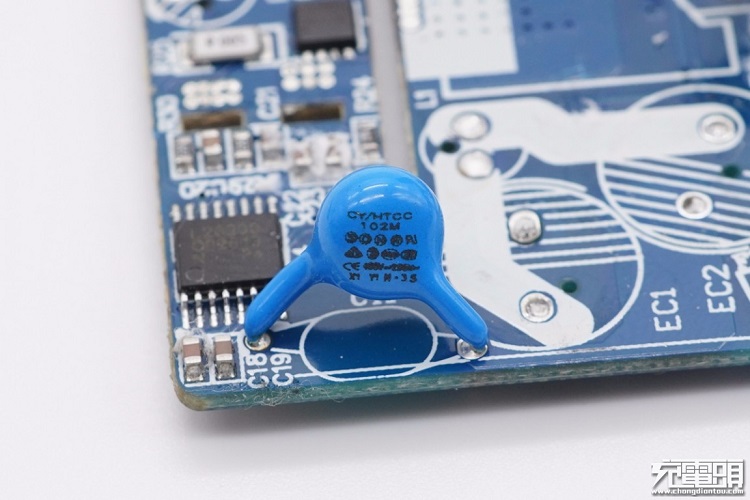 绿联PD20W充电器开箱评测：拆解篇（下）