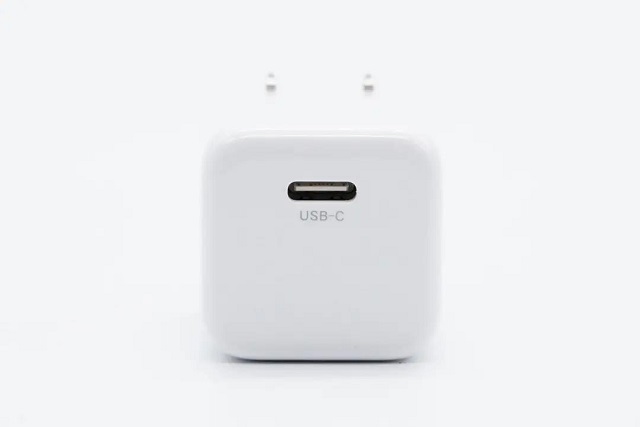 绿联小金刚PD20W充电头拆解评测（上）