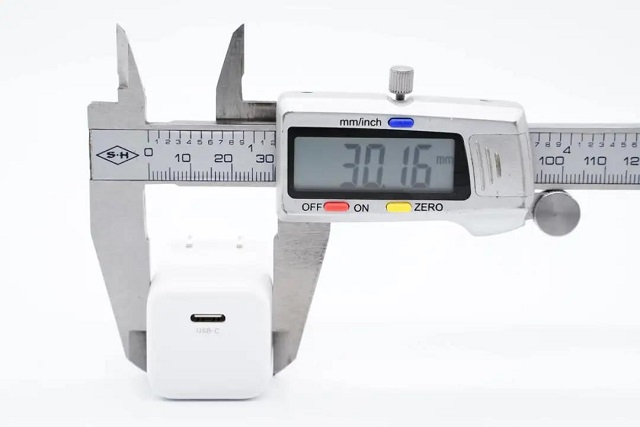 绿联小金刚PD20W充电头拆解评测（上）