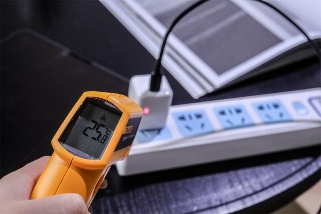 绿联30W氮化镓充电器评测：这或许是iPhone13Pro的最佳搭档