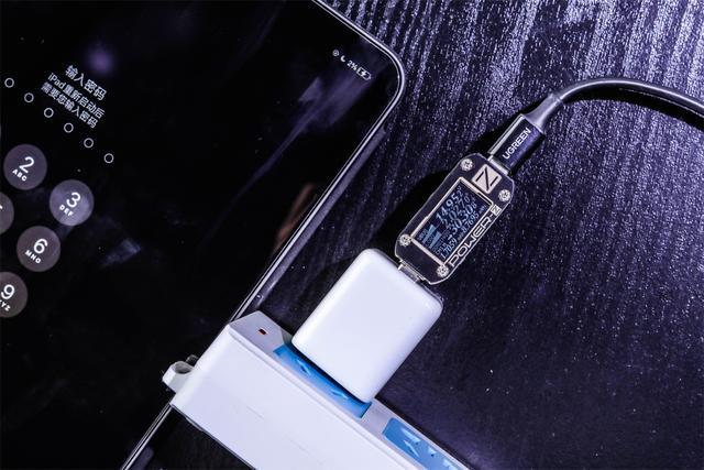 绿联30W氮化镓充电器评测：这或许是iPhone13Pro的最佳搭档